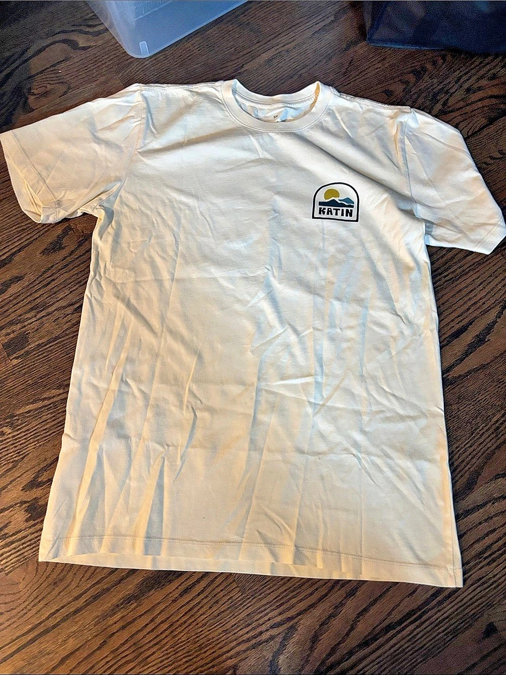 Katin Easy Does It T-Shirt Size Small in Cream